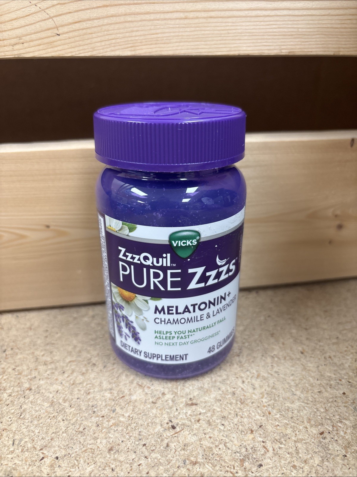 ZzzQuil Pure Zzzs, 1 mg Melatonin + Chamomile & Lavender, 48 Gummies exp:05/2027
