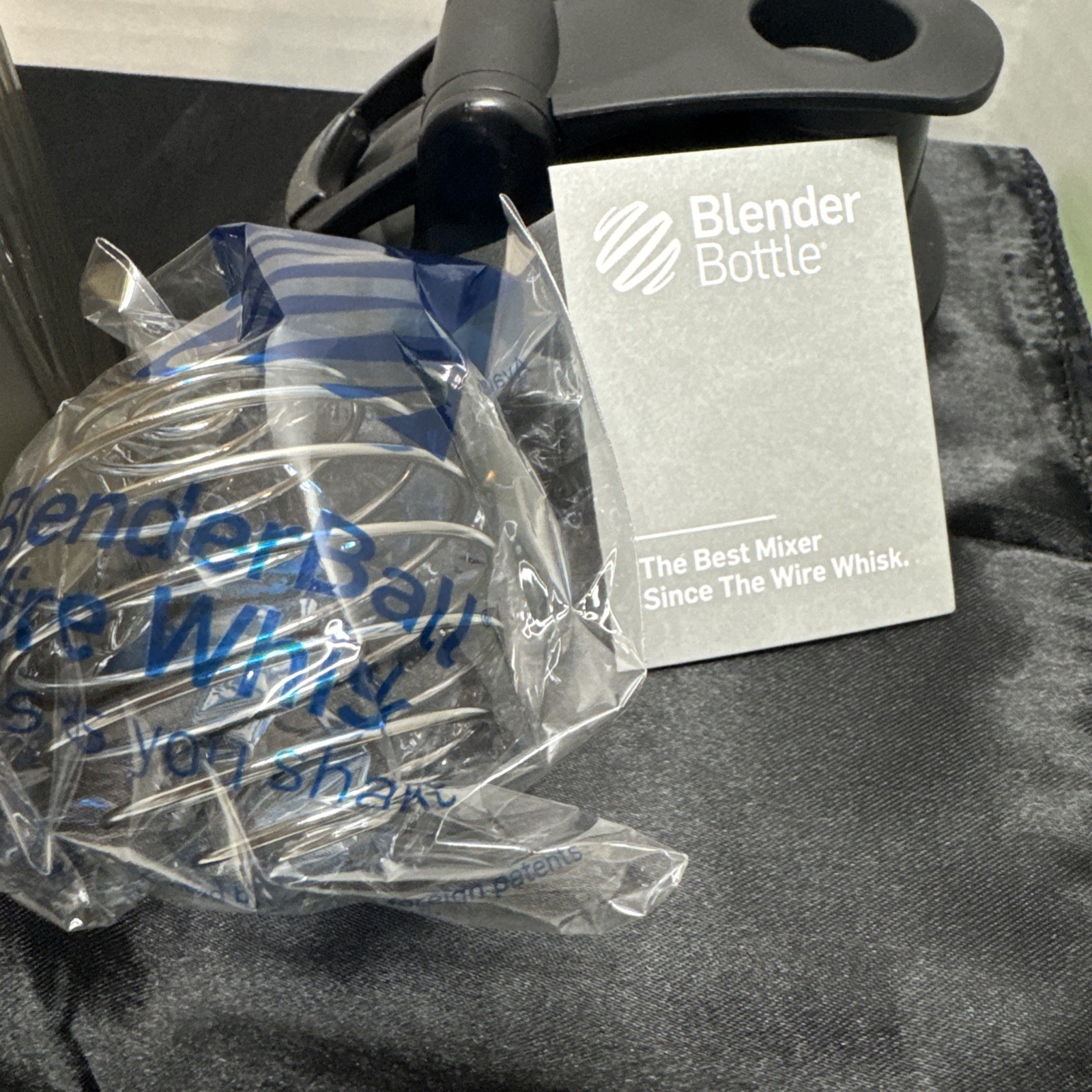 BlenderBottle 20oz Black Shaker Bottle with Mixing Ball Screw-on Lid Plastic