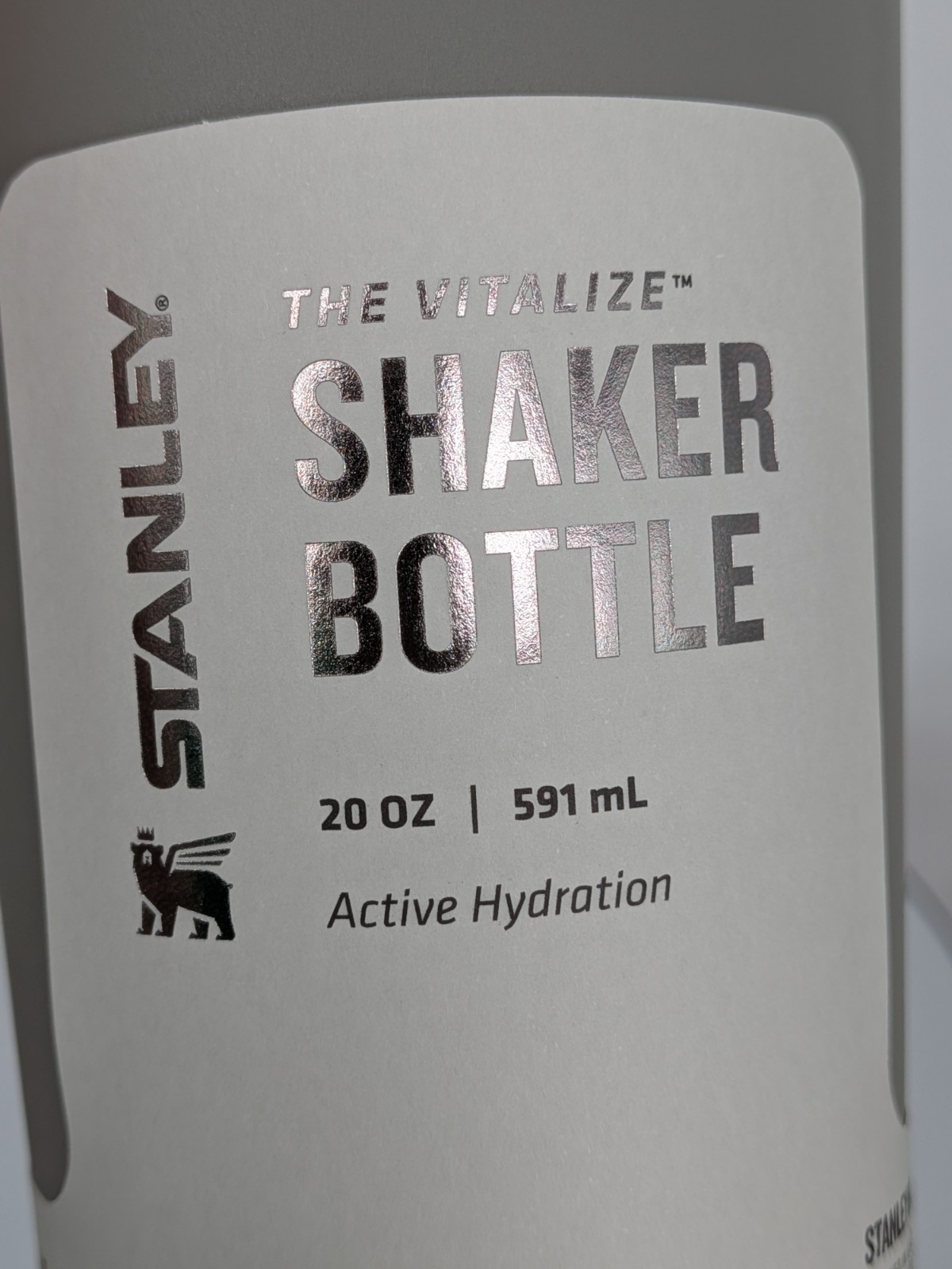 new Stanley The Vitalize Shaker Bottle 20 OZ water bottle Leakproof Sage Gray