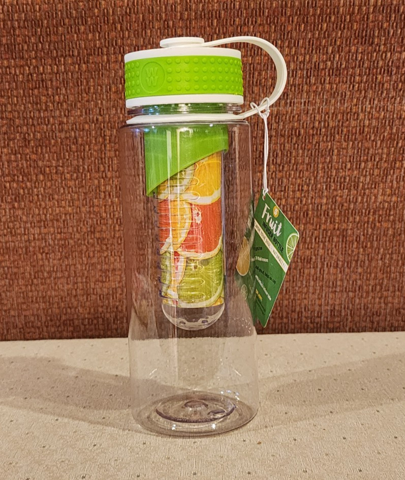 Weight Watchers Fruit Infuser Bottle Twist On Cap 24 Ounce BPA Free NEW WITH TAG