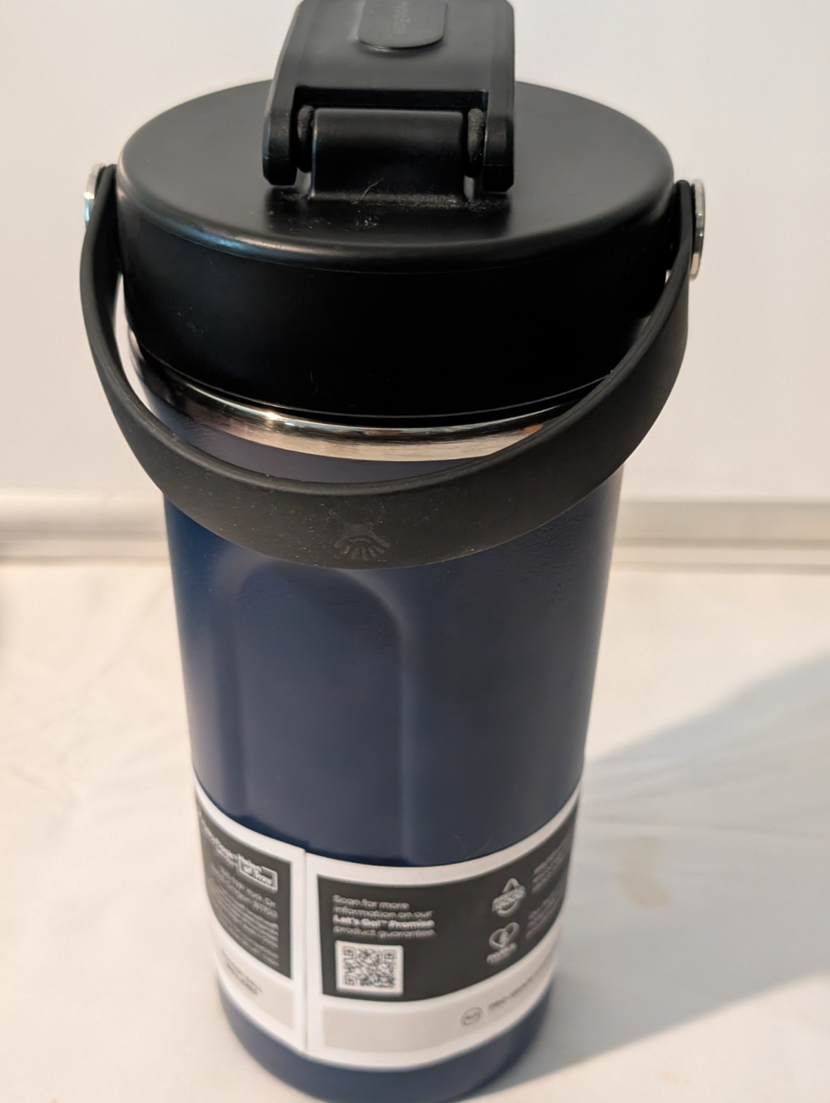 Hydro Flask Shaker Bottle – Insulated Stainless Steel Gym 24 Ounces, Indigo