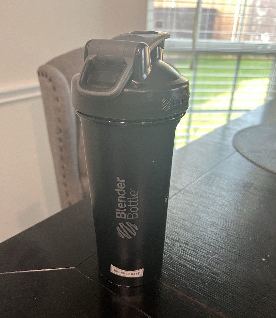 BlenderBottle Classic V2 28 oz Black Shaker Bottle w/ Mixing Ball, Screw-on Lid