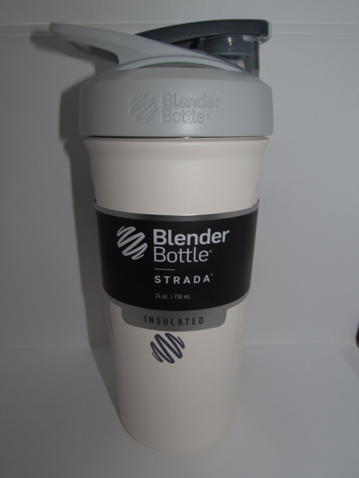 Blender Bottle Strada Sport Stainless Steel Insulated Shaker 24oz White/Gray NEW
