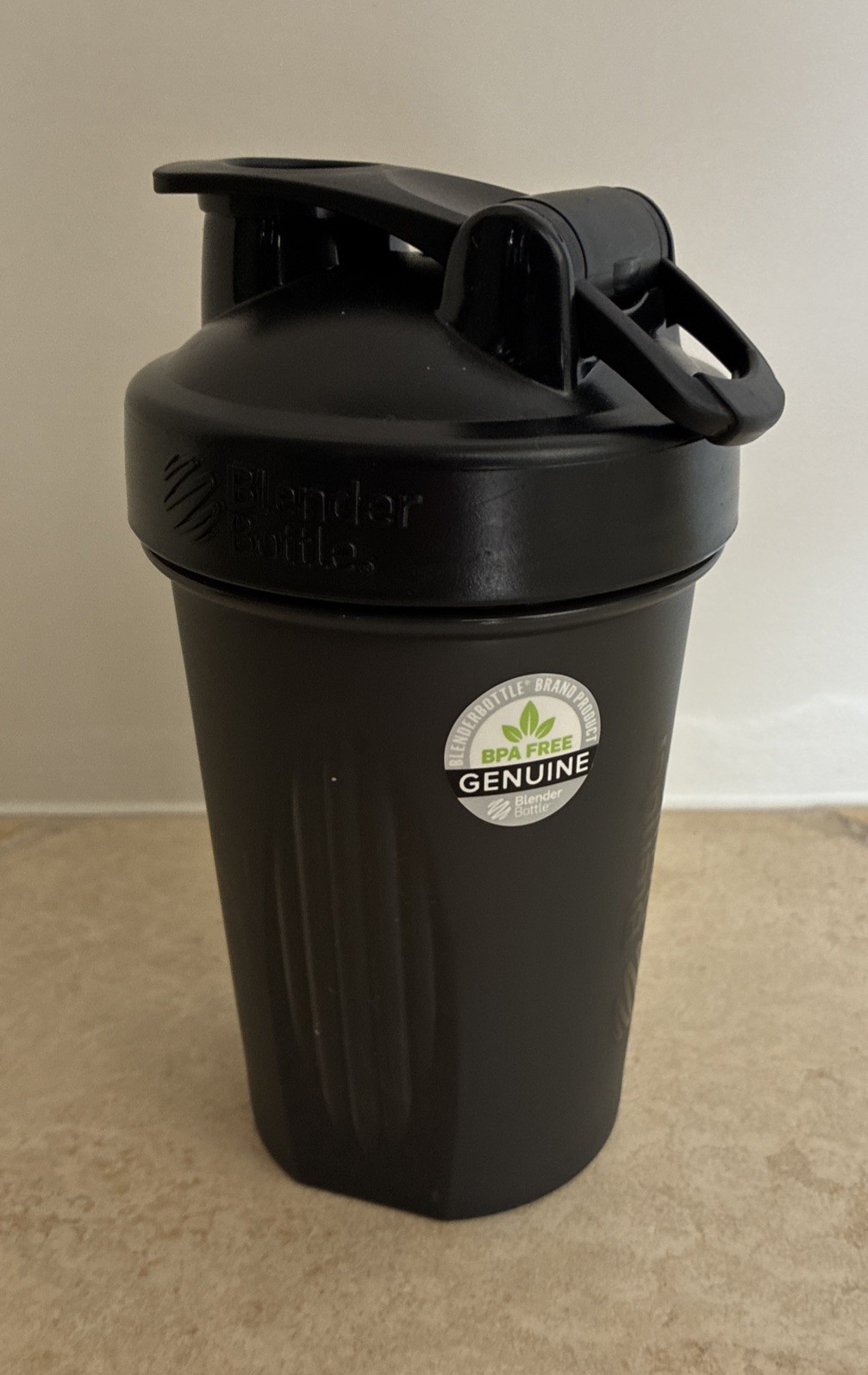BlenderBottle 20oz Black Shaker Bottle with Mixing Ball Screw-on Lid Plastic