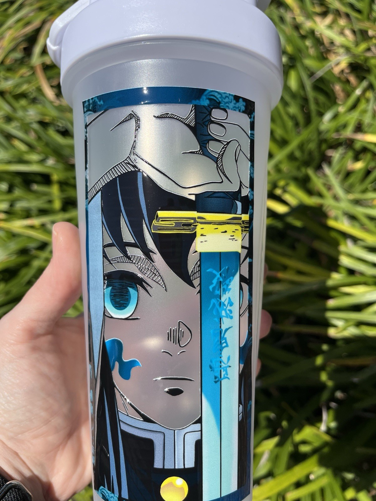 Anime Design Handmade 20oz Plastic Shake Bottle Screw-on Lid Black White Blue