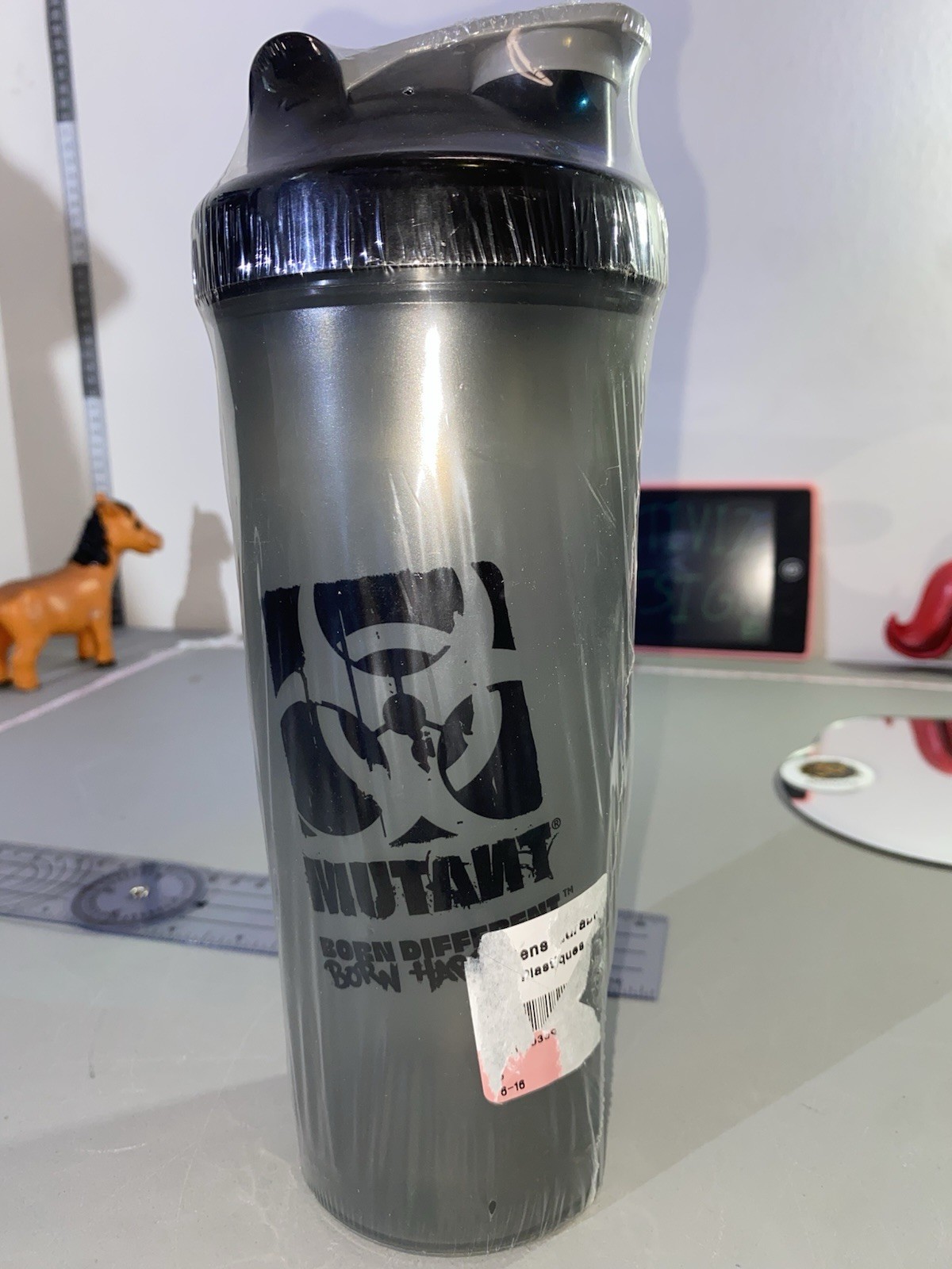 Mutant Born Hardcore Deluxe Shaker Cup 1000 ml Grey