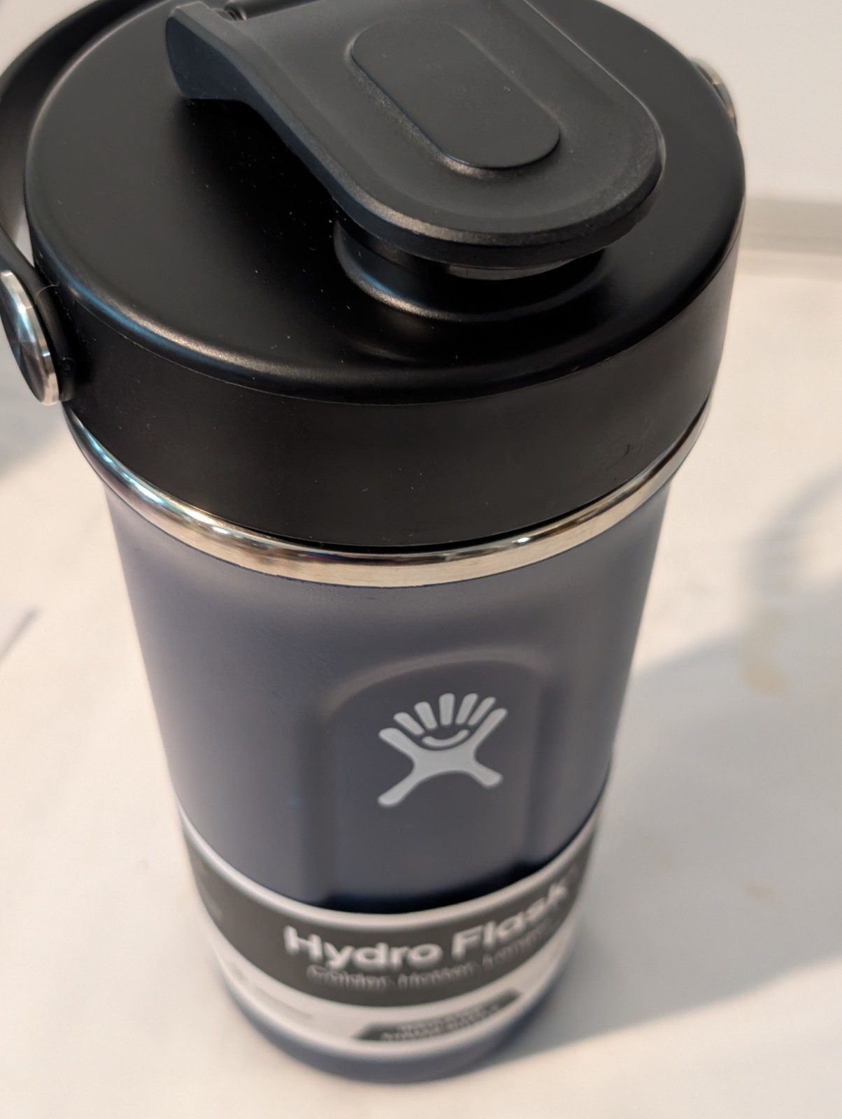 Hydro Flask Shaker Bottle – Insulated Stainless Steel Gym 24 Ounces, Indigo