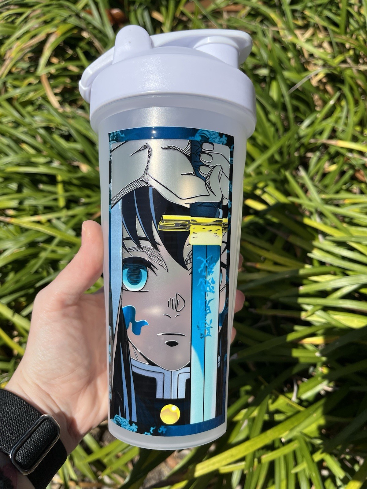 Anime Design Handmade 20oz Plastic Shake Bottle Screw-on Lid Black White Blue