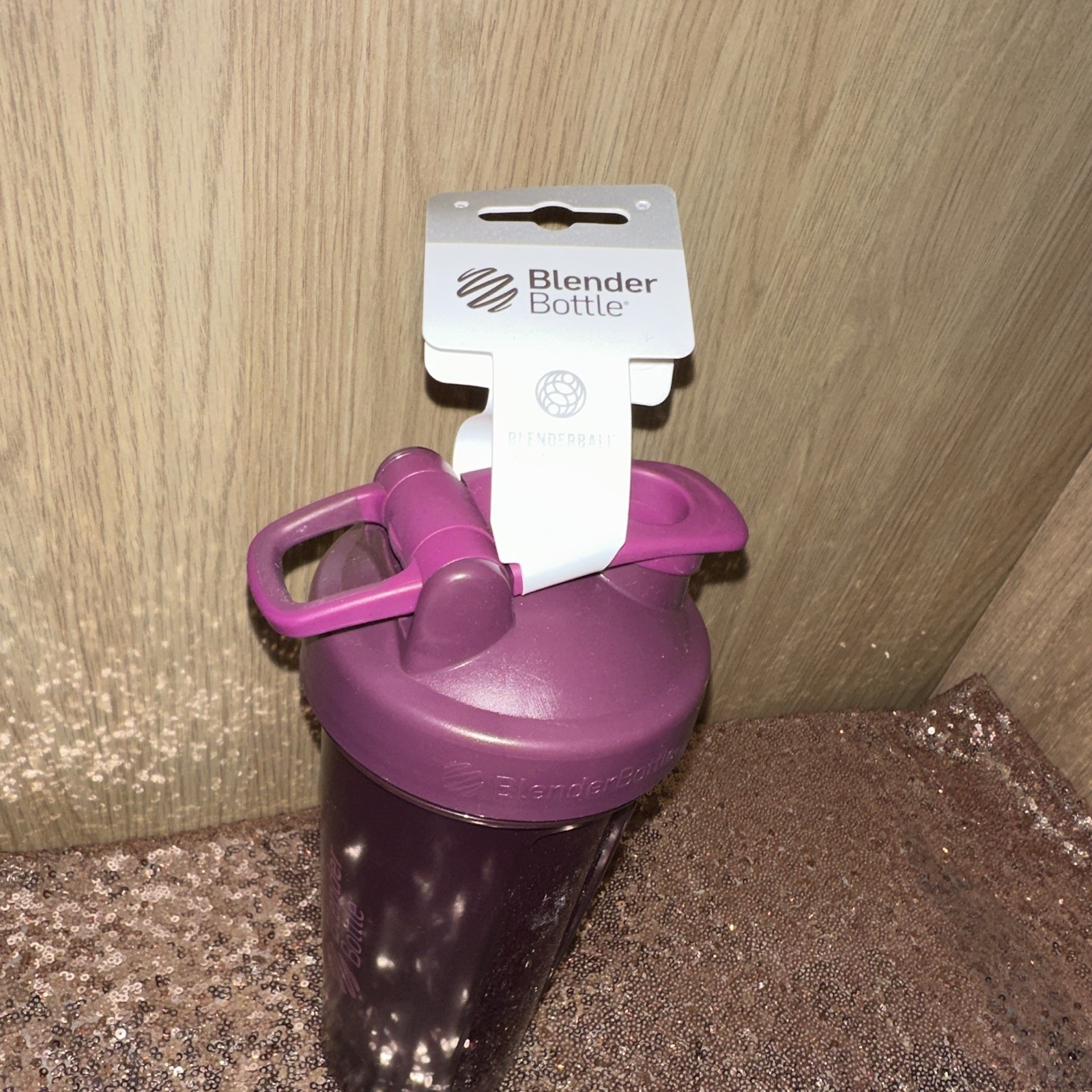 BlenderBottle 20 fl oz Purple Shaker Bottle w/ Mixer Ball Screw-On Lid Plastic