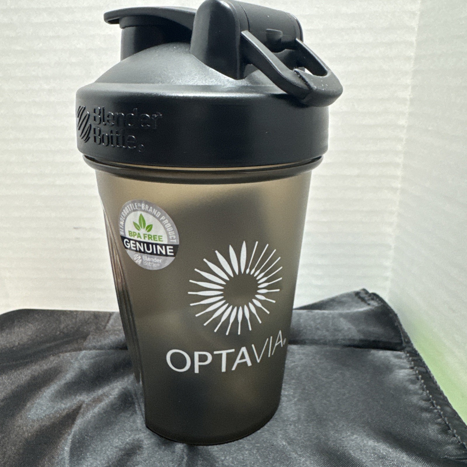 BlenderBottle 20oz Black Shaker Bottle with Mixing Ball Screw-on Lid Plastic