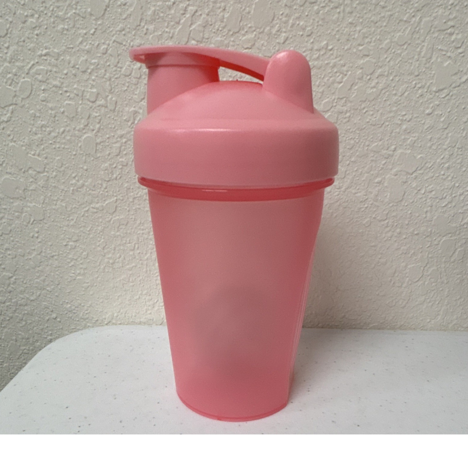 Reusable 20oz Plastic Shaker Bottles Set Pink Black Screw-on Lid Sport Gym