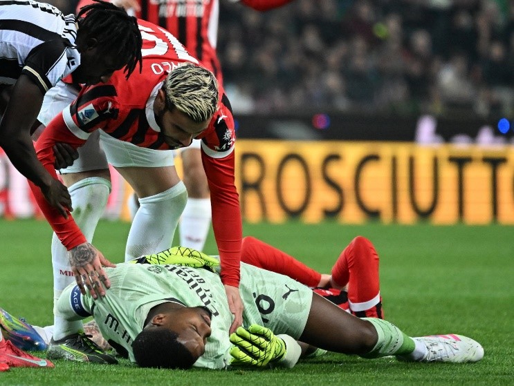 Le gardien de but, Mike Maignan, victime d’un traumatisme crânien au cours d’un match de football.