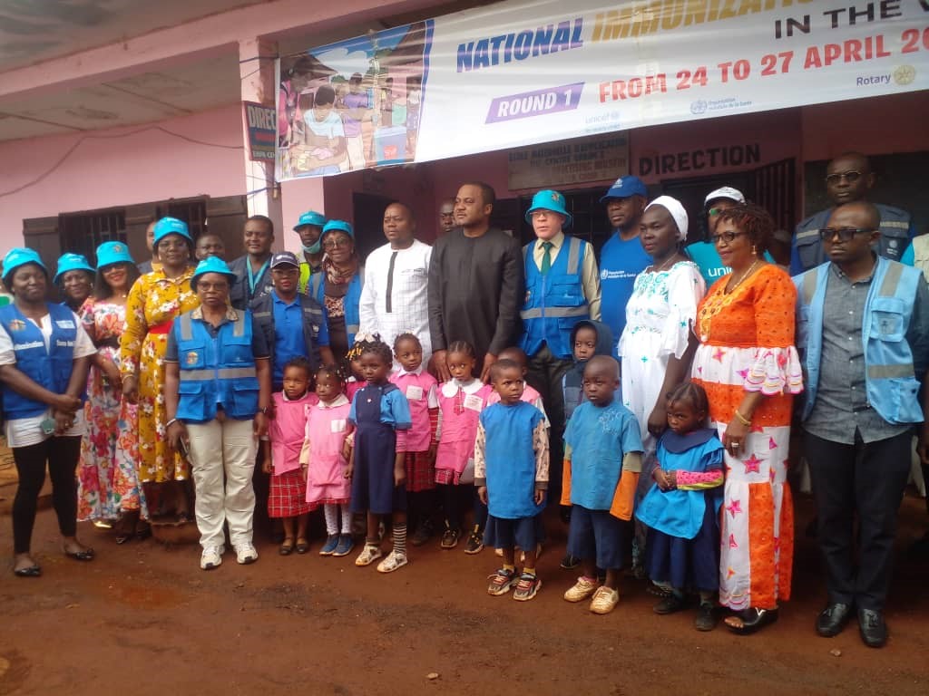 Photo de famille fin lancement JNV Bafoussam
