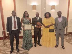 Célébration entre les responsables de l’ONG FIS Cameroun.