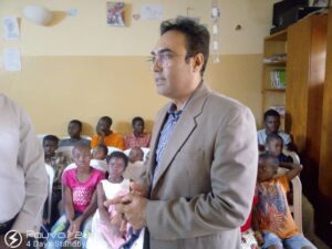 Le Directeur Général Adjoint d’Ajanta Pharma, Dr Dilip Kumar Jha s’exprimant lors de la cérémonie de remise de don.