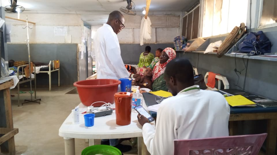 Salle d'hospitalisation pédiatrie.